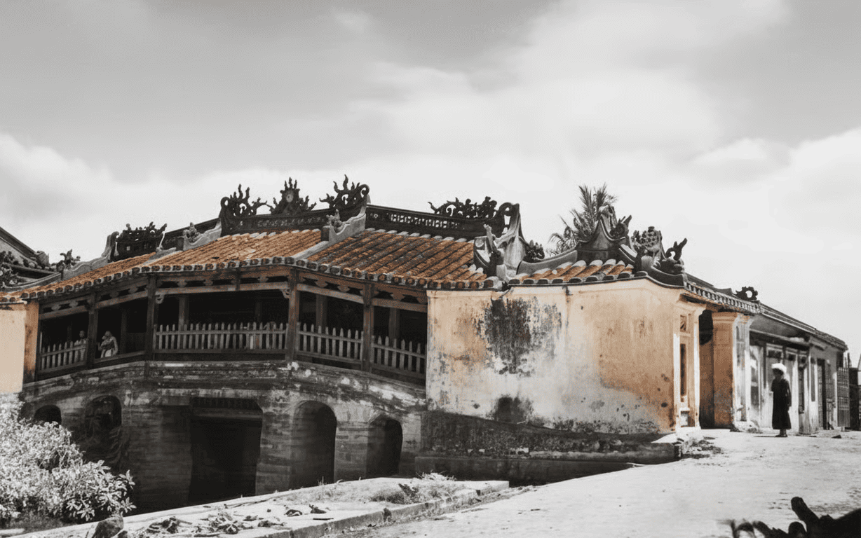 The Japanese Bridge Hoi An in the 1950s was under the care of Hoi An locals, ensuring its preservation and continuity as an integral part of the town’s heritage